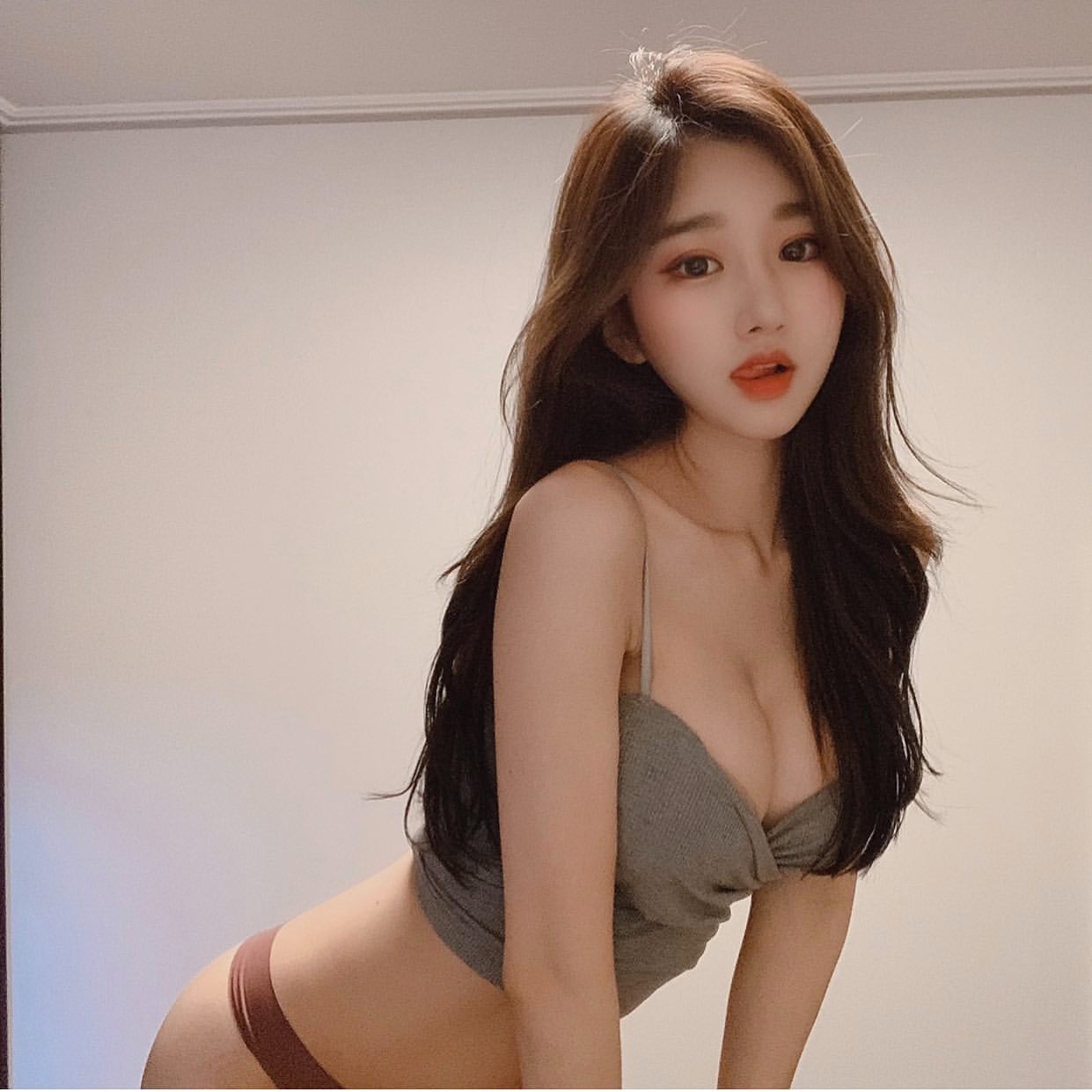 Korea girl fart fan photo